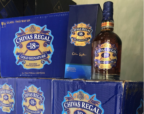 Phạt 12 triệu đồng vì chở 102 chai rượu ngoại không có chứng từ