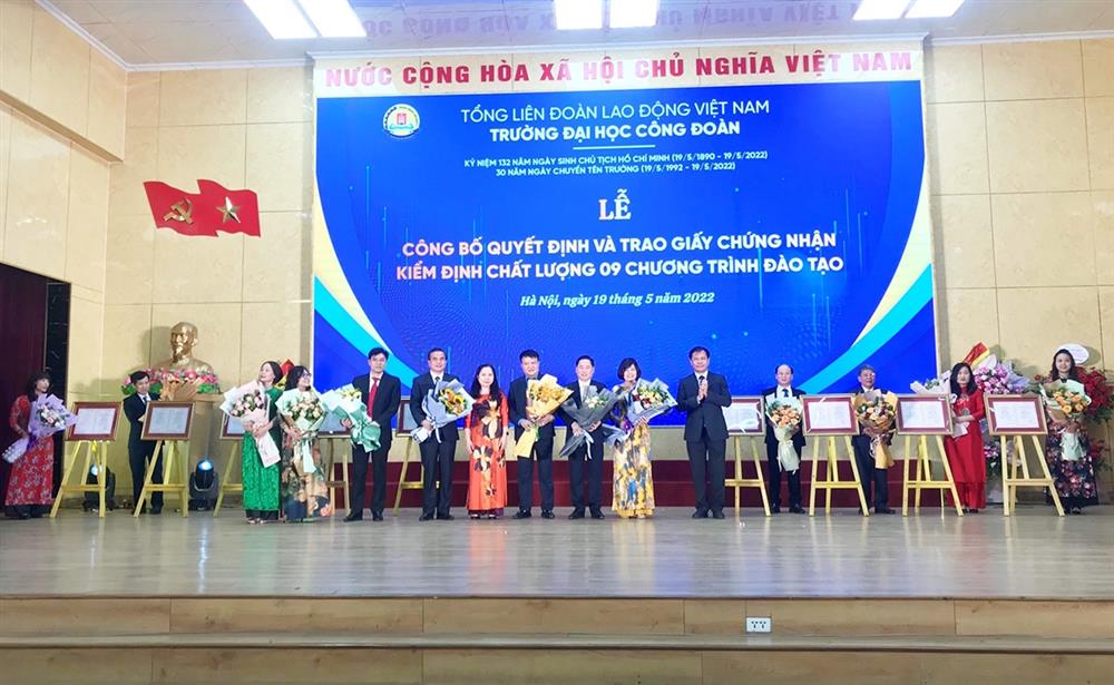 Trường Đại học Công đoàn nhận Giấy chứng nhận kiểm định chất lượng giáo dục 9 chương trình đào tạo