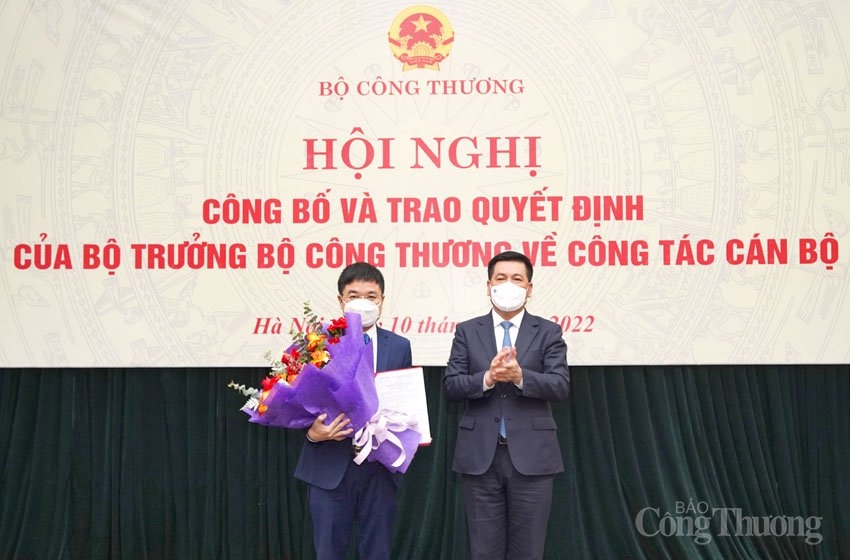 Trao quyết định bổ nhiệm Đại tá Nguyễn Văn Minh làm Phó Tổng biên tập Báo Công Thương