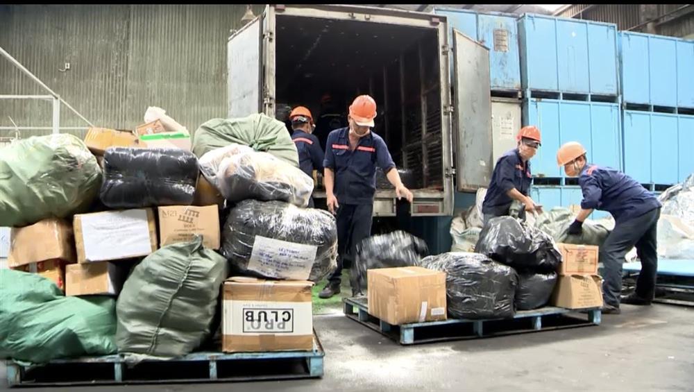 TP. Hồ Chí Minh: Tiêu huỷ lô hàng giả mạo các nhãn hiệu trị giá trên 1 tỷ đồng