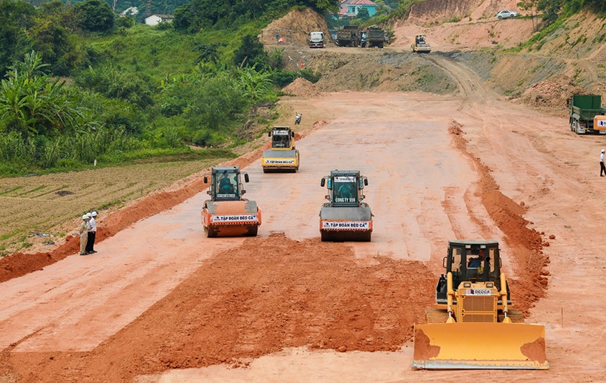 Tháo gỡ vướng mắc để thông tuyến cao tốc Đồng Đăng - Trà Lĩnh và Hữu Nghị - Chi Lăng trong năm 2025