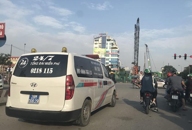 Bí ẩn xe cấp cứu 'dù' mang biển xanh