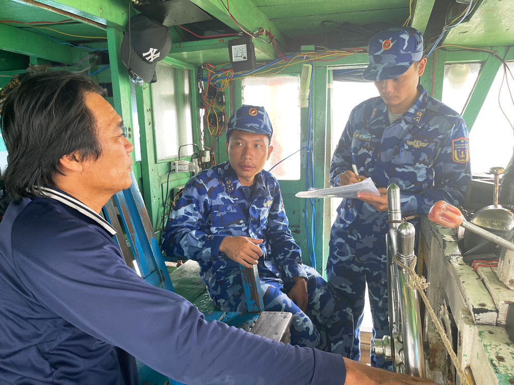 Điều tra làm rõ vụ tàu chở 65.000 lít dầu DO không rõ nguồn gốc