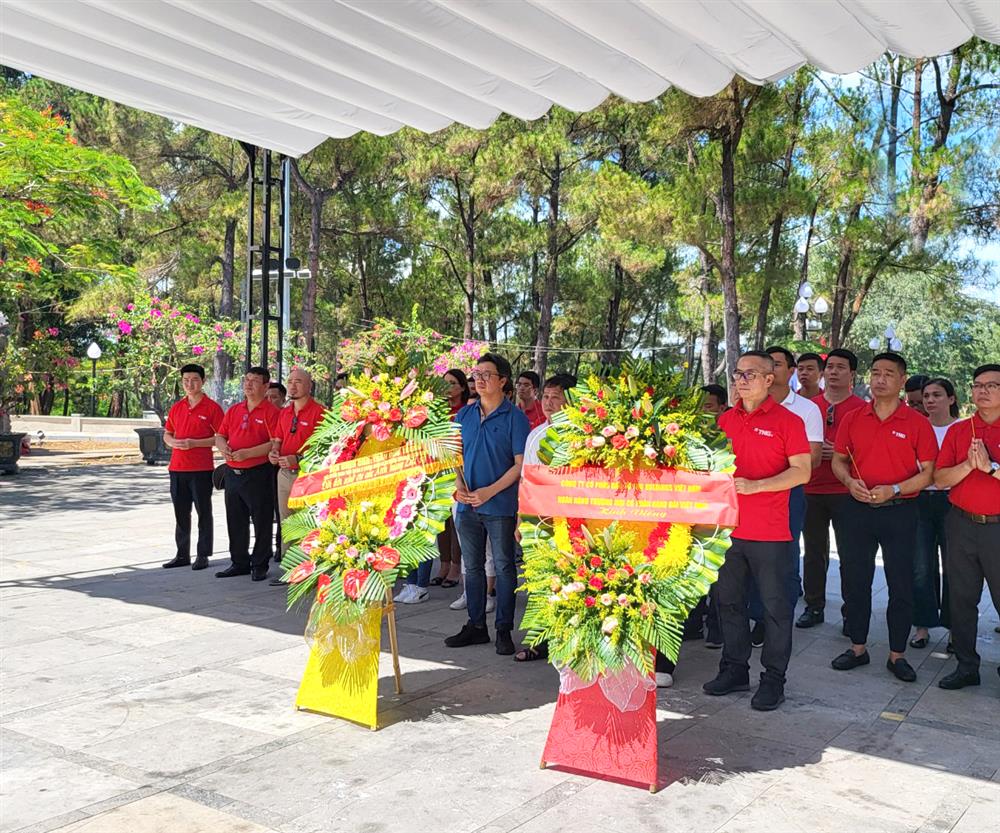 Hành trình về miền Trung dâng hương tưởng nhớ các anh hùng liệt sĩ 