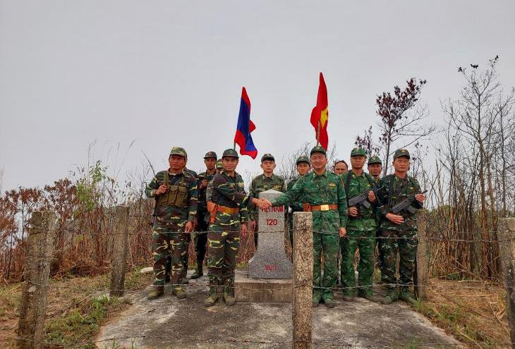 Tuần tra song phương tuyến biên giới Điện Biên - Luông Pha Băng