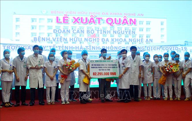 Đoàn cán bộ y tế Nghệ An xuất quân hỗ trợ Hà Tĩnh chống dịch