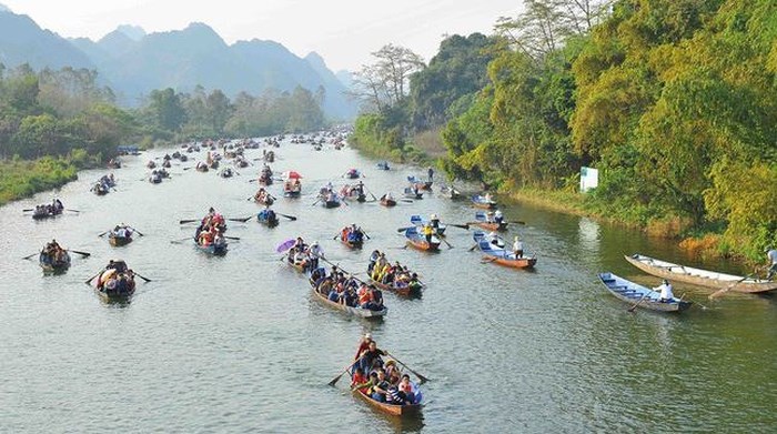 Tháng Giêng ta đi hội
