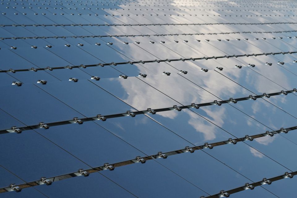Hoa Kỳ xem xét thuế quan đối với các tấm pin mặt trời sản xuất ở Đông Nam Á