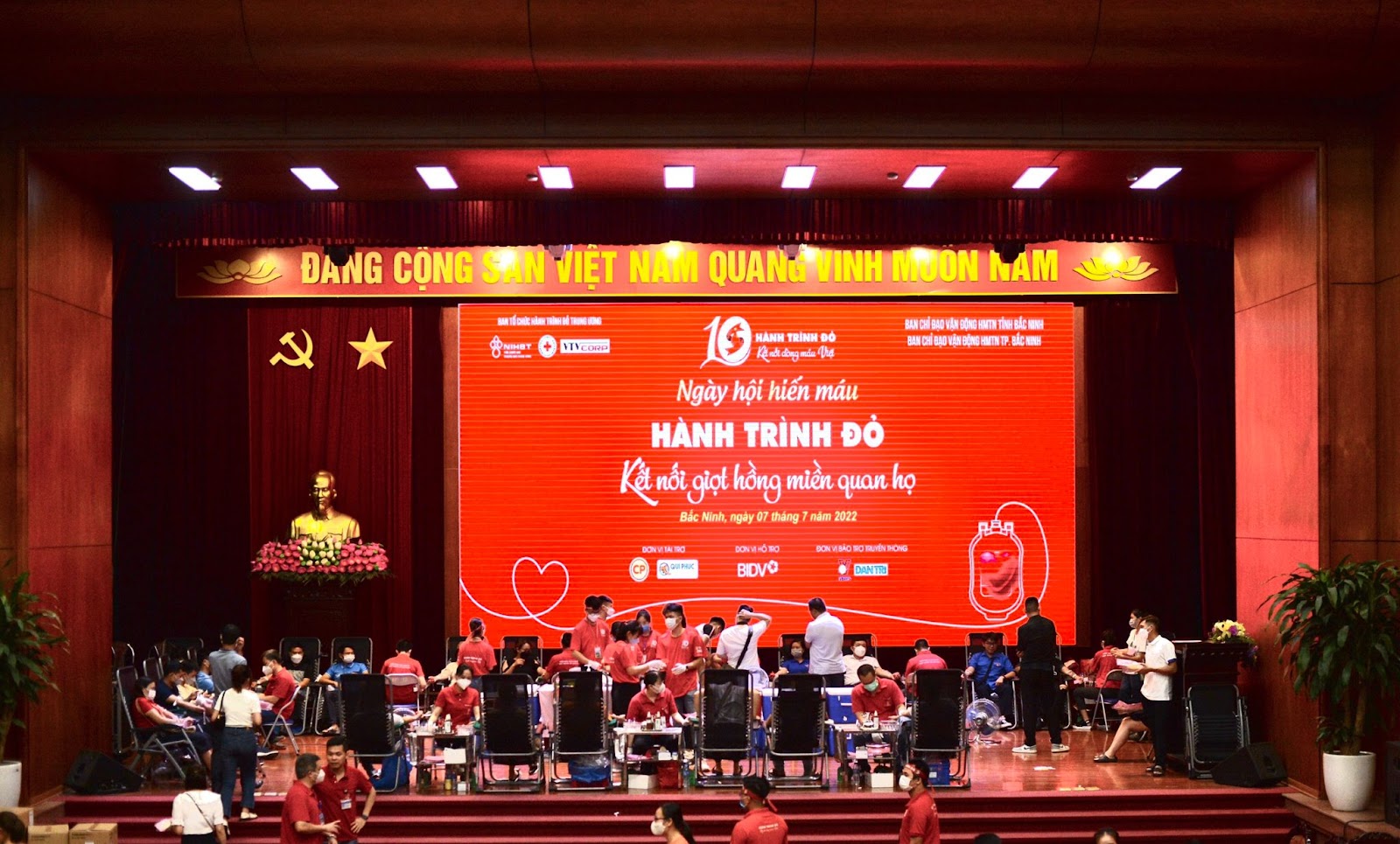 Bắc Ninh: Hàng nghìn người hưởng ứng chương trình hiến máu “Hành trình Đỏ - Kết nối giọt hồng miền quan họ”