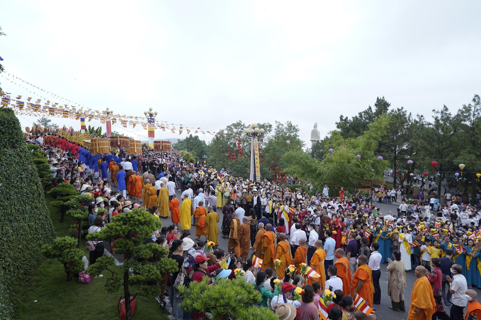 Trang nghiêm nghi thức “Tắm Phật” tại chùa Ba Vàng