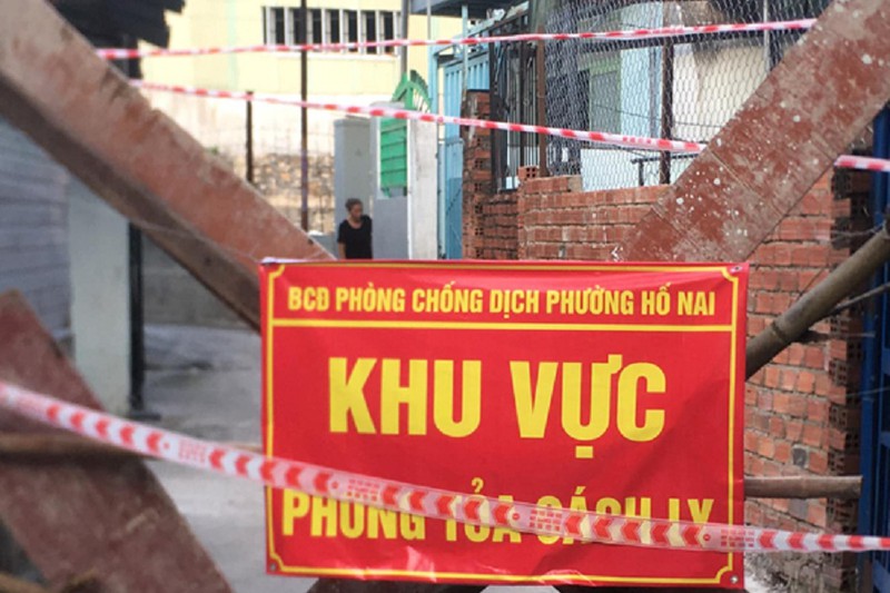 Nhiều cán bộ y tế “mắc kẹt” tại các khu phong tỏa 