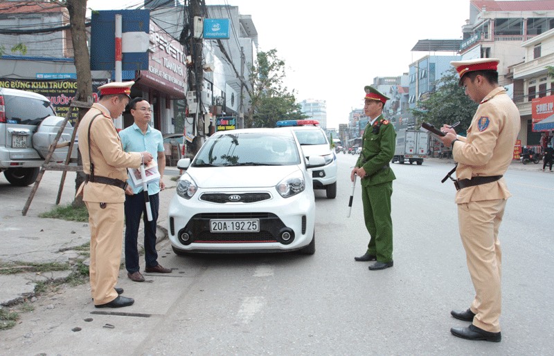 Đội CSGT - TT Công an Thị xã Phổ Yên thực hiện hiệu quả công tác đảm bảo trật tự ATGT